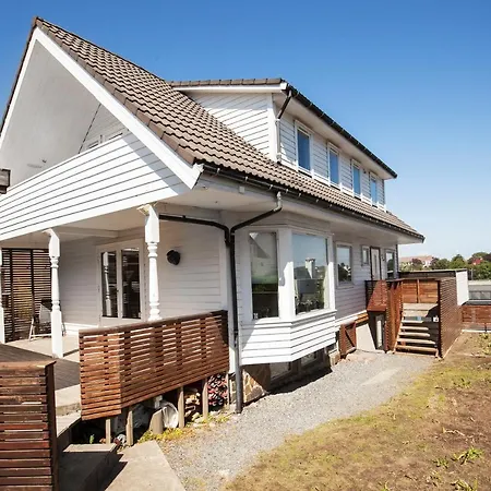 Private In A Nice And Big House. Central But Calm Vandrarhem